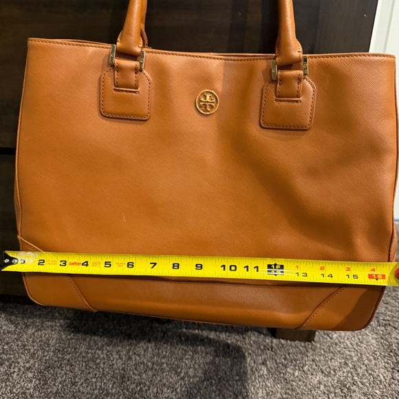 Authenticl Brown Leather Tory Burch Tote in like new condition purch at Von Maur - Picture 4 of 7